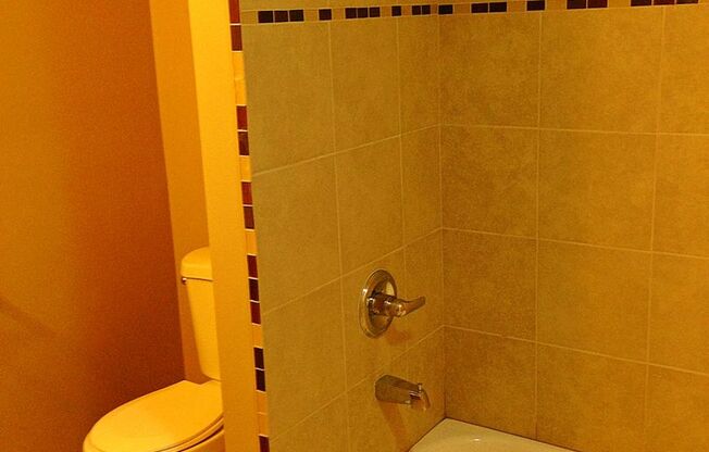 3 beds, 2 baths, $2,800, Unit UNIT C
