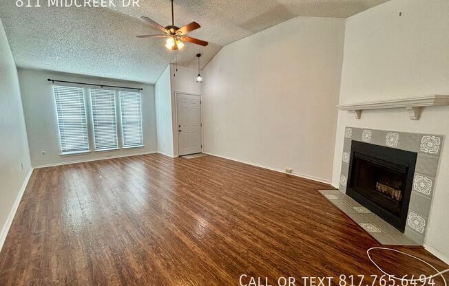 811 MIDCREEK DR