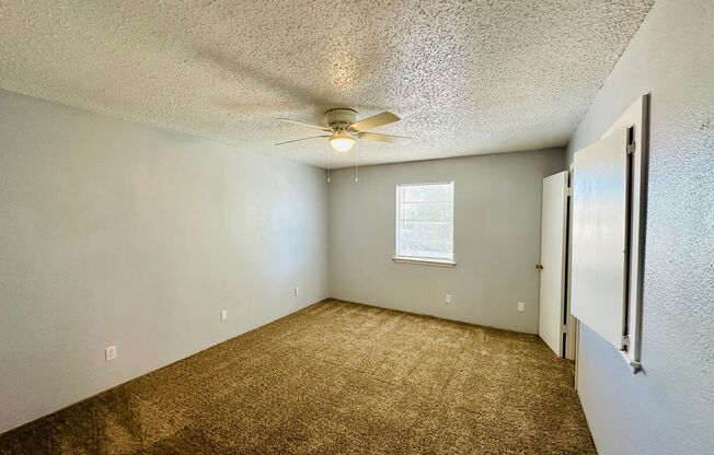 2 beds, 1.5 baths, 992 sqft, $780, Unit 215E