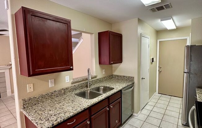 3 BD/2.5 BATH AVAILABLE FOR IMMEDIATE MOVE IN! NW SAN ANTONIO/MEDICAL CENTER