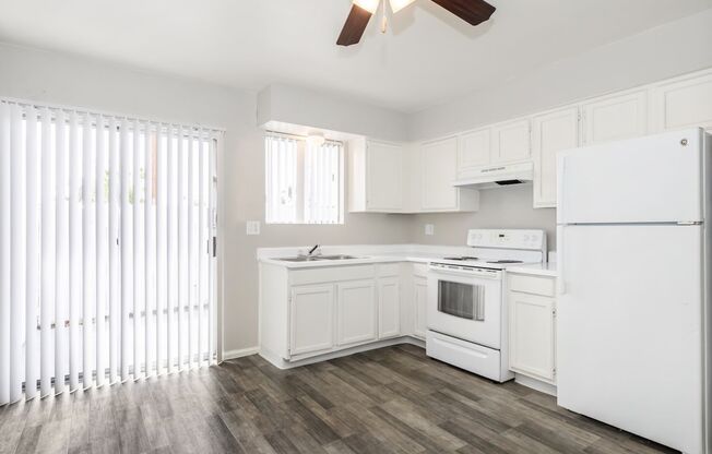 2 beds, 2 baths, 1,040 sqft, $1,445, Unit 4323-02