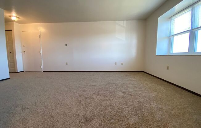 Spacious 2BR at Bellwood Manor! Great North Hills Location! Call Today!