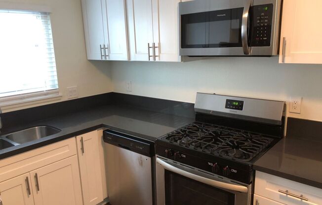 6330 Newlin