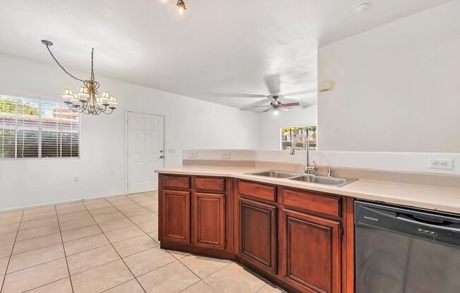 3 beds, 2 baths, $1,600, Unit # 176