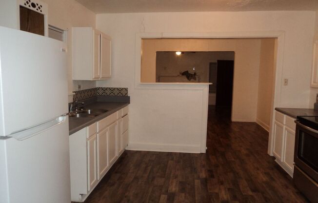 3 beds, 1 bath, $900