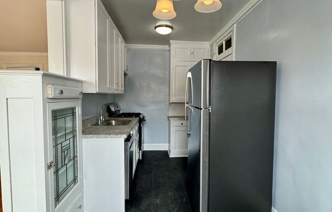 2402-10 W. Lunt