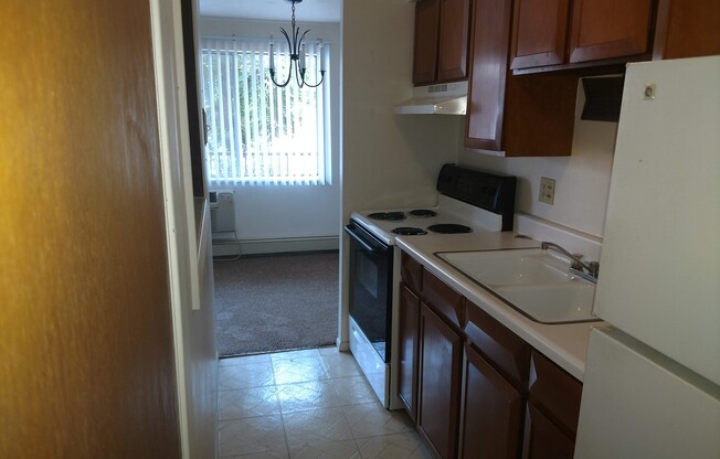 1 bed, 1 bath, $600, Unit 9B