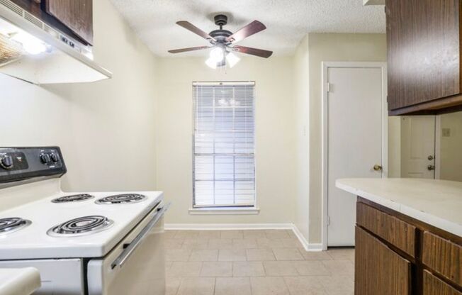 1 bed, 1 bath, 700 sqft, $695, Unit Unit 111