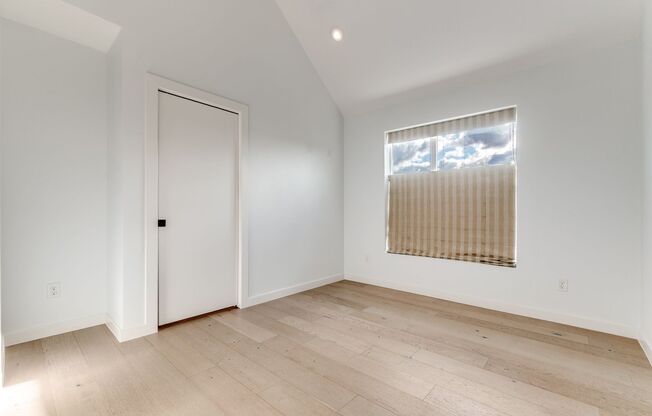 Prime location at Henderson and Ross, Two bedroom Condo w/ Private Drive