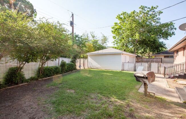 118 N LOIS LN