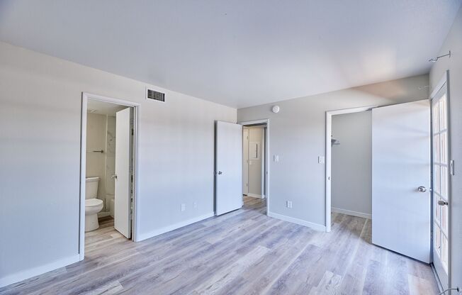 2 beds, 2 baths, $1,350, Unit APARTMENT 4