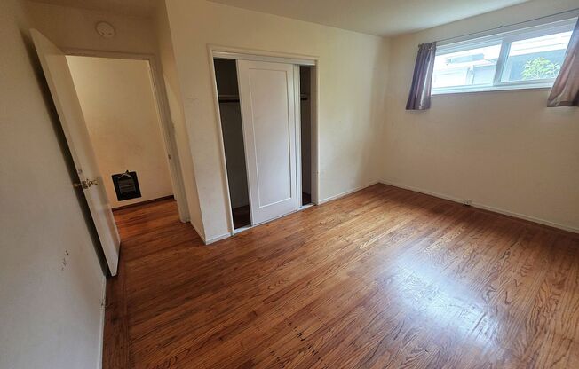 This is a nice two-bedroom apartment, with a newly floors and brand-new refrigerator