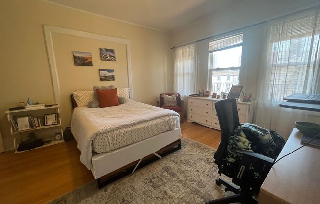 4 beds, 2 baths, $2,295, Unit 10