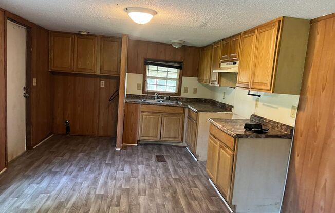 3 beds, 2 baths, $1,000