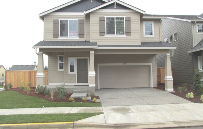 Like New, 4 Br 2.5 bth + Bonus Room 21 x 18, quartz countertops, SS Appliances,  fenced yard, walk to park!