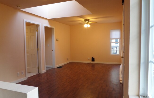 Super Cute & Renovated 3-Bedroom Cottage in Seattle for Rent!!