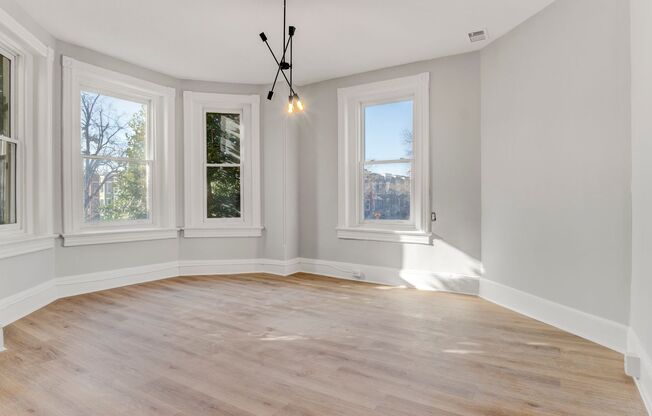 Spacious 4-Bedroom, 2-Bathroom Apartment in Vibrant Capitol Hill Neighborhood