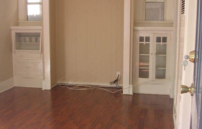1122 Gladys Ave.