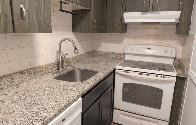 1 bed, 1 bath, 661 sqft, $2,100, Unit 28