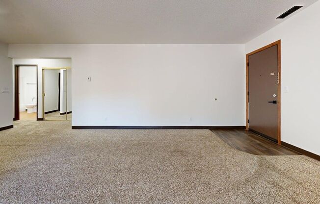 2 beds, 1 bath, 1,050 sqft, $995, Unit 201-302E