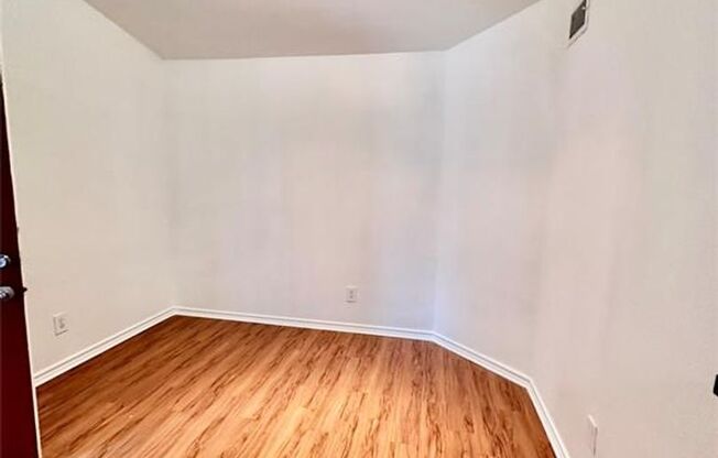 1 bed, 1 bath, $1,195, Unit Unit 424