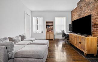 431 W 22 ST