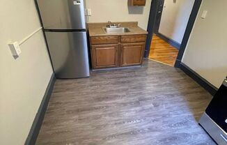 Studio, 1 bath, $1,095, Unit 12 Mattoon St Unit 8