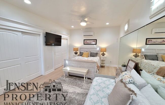 1 bed, 1 bath, $1,095, Unit (Detached Casita)