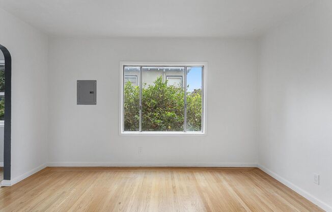 Everett St 1537