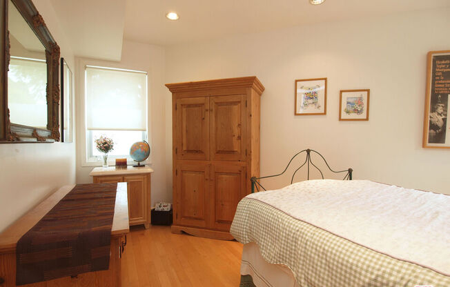 269 N Bundy Dr
