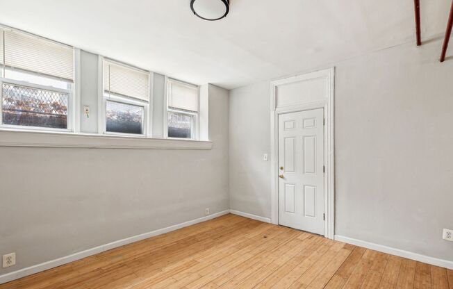 Studio, 1 bath, 300 sqft, $990, Unit 3412 Spring Partners LP-LLFE