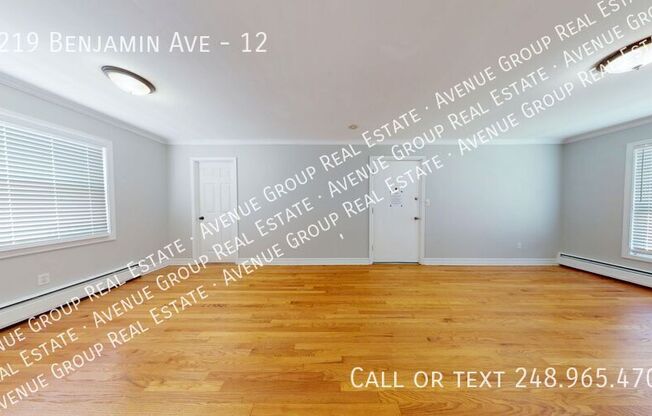 3219 BENJAMIN AVE