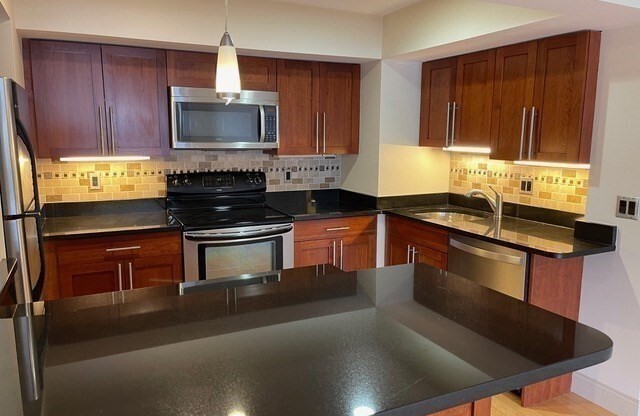 2 beds, 2 baths, 962 sqft, $3,900, Unit 1012