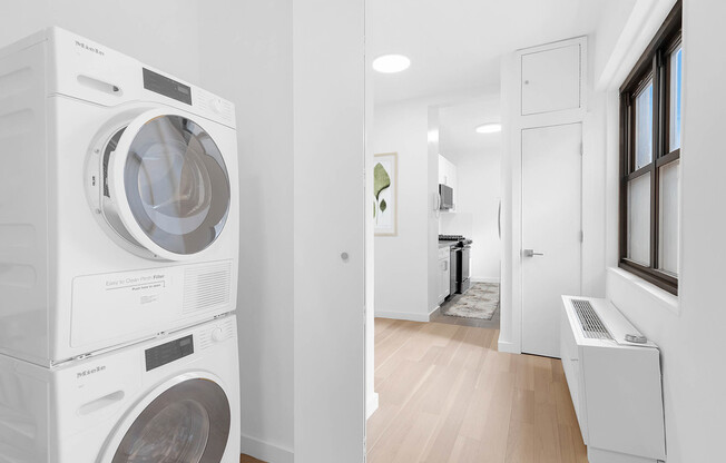 58 W 58th St Apt 14D