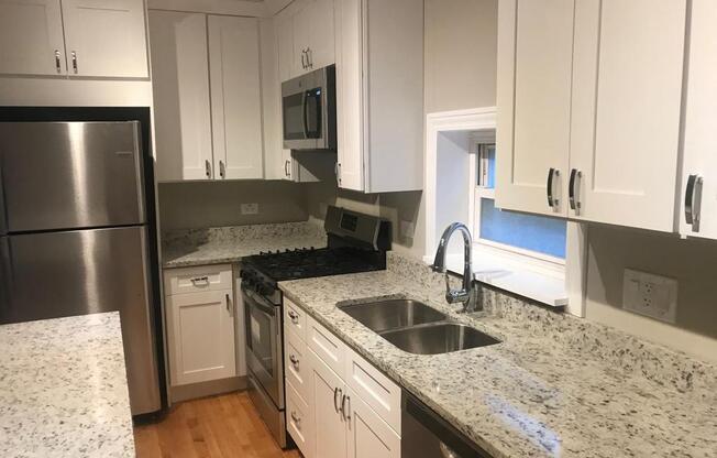 939 W 34 ST