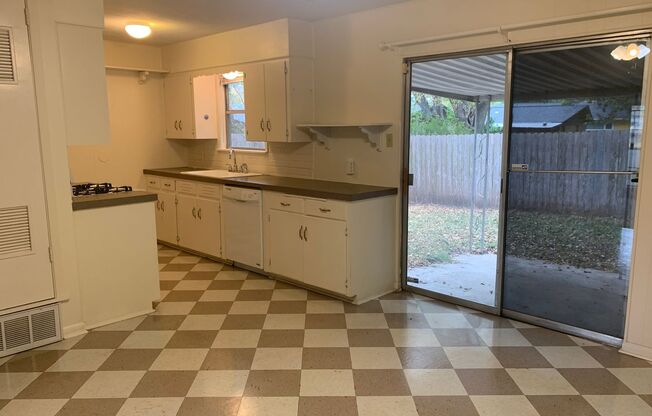 Lovely 4/2 in Brentwood Neighborhood