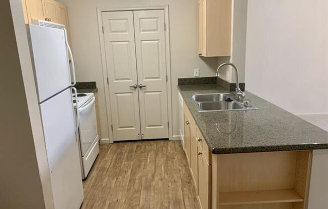Modern upscale condo! 1550 Technology Drive #4071