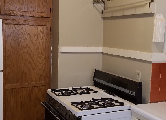 3 beds, 1 bath, $980