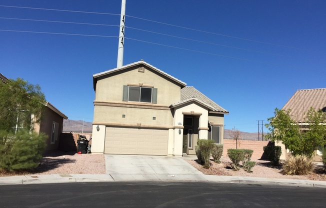 GORGEOUS HOME WITH HUGE BACKYARD LOCATED IN NLV!