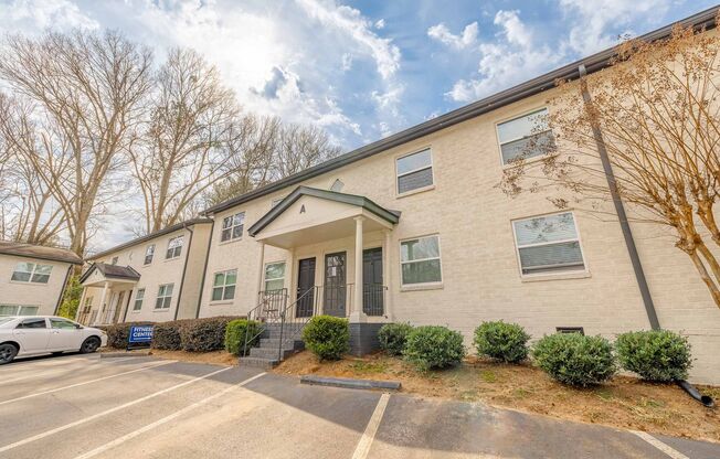 2 beds, 1 bath, 850 sqft, $1,350, Unit 26-C1