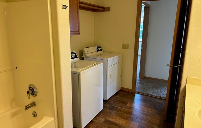 2 beds, 1 bath, 1,171 sqft, $1,665, Unit 54442