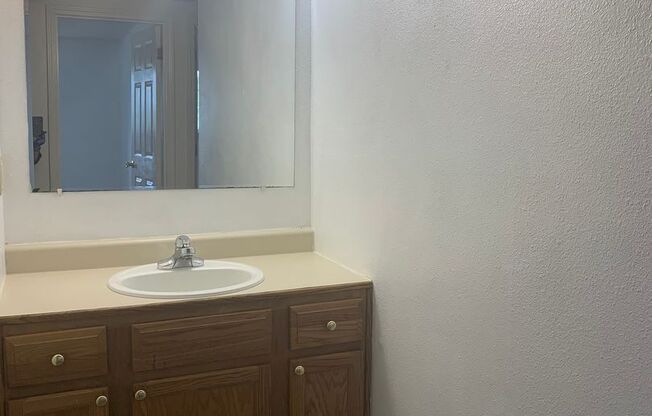 2 beds, 1 bath, $1,150, Unit A6