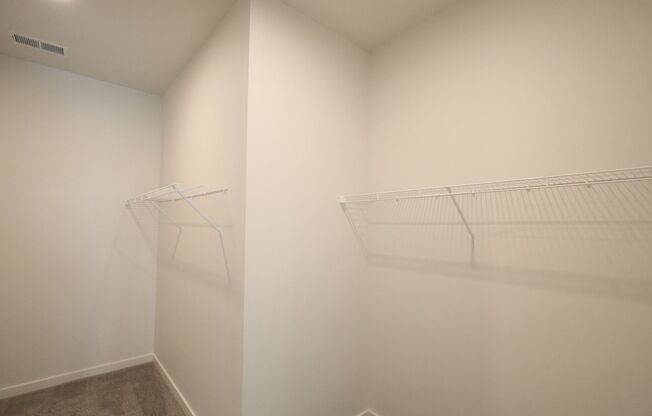 3 beds, 2 baths, 1,625 sqft, $4,000, Unit 914