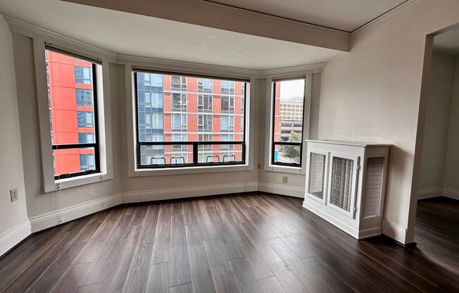 1 bed, 2 baths, 692 sqft, $2,325, Unit 0511