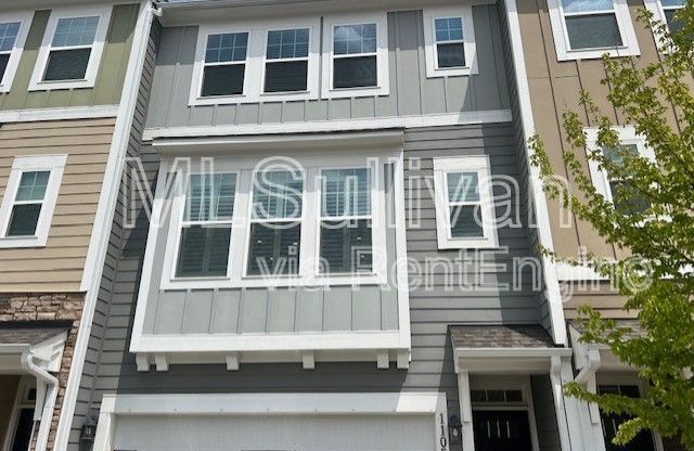 1105 COMMACK DR