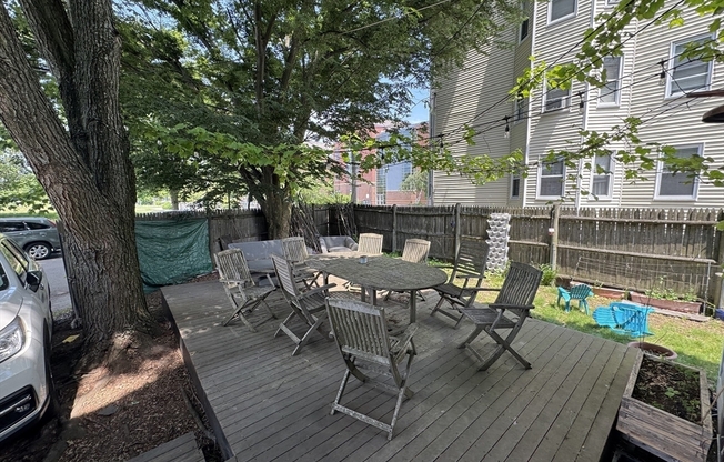 12 LINCOLN PKWY