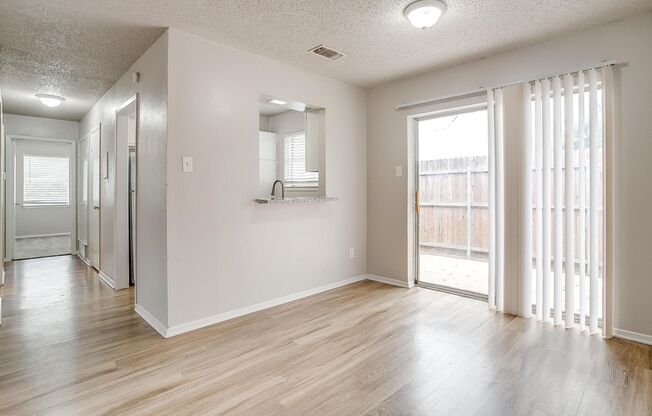 1 bed, 1 bath, $1,025, Unit 322 W Mustang