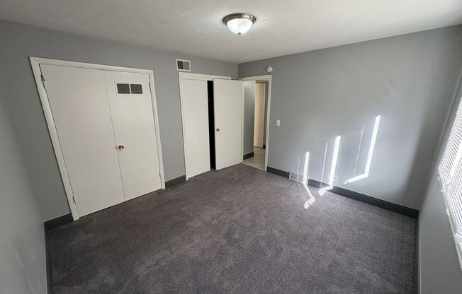 2 beds, 1 bath, 1,080 sqft, $820, Unit #17