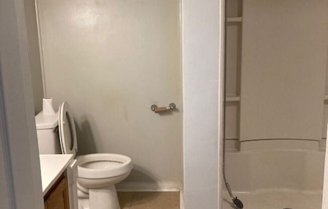 3 beds, 1 bath, $1,150