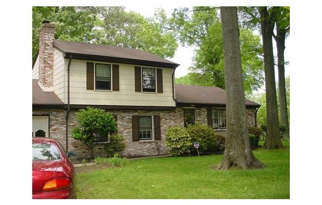 4 beds, 2.5 baths, $2,100